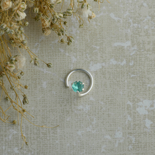 Natural Emerald Wire Silver Nose Pin