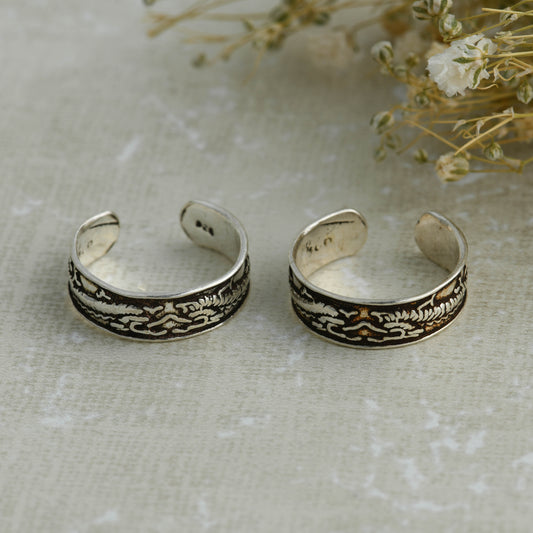 Sleek Silver Toe Rings