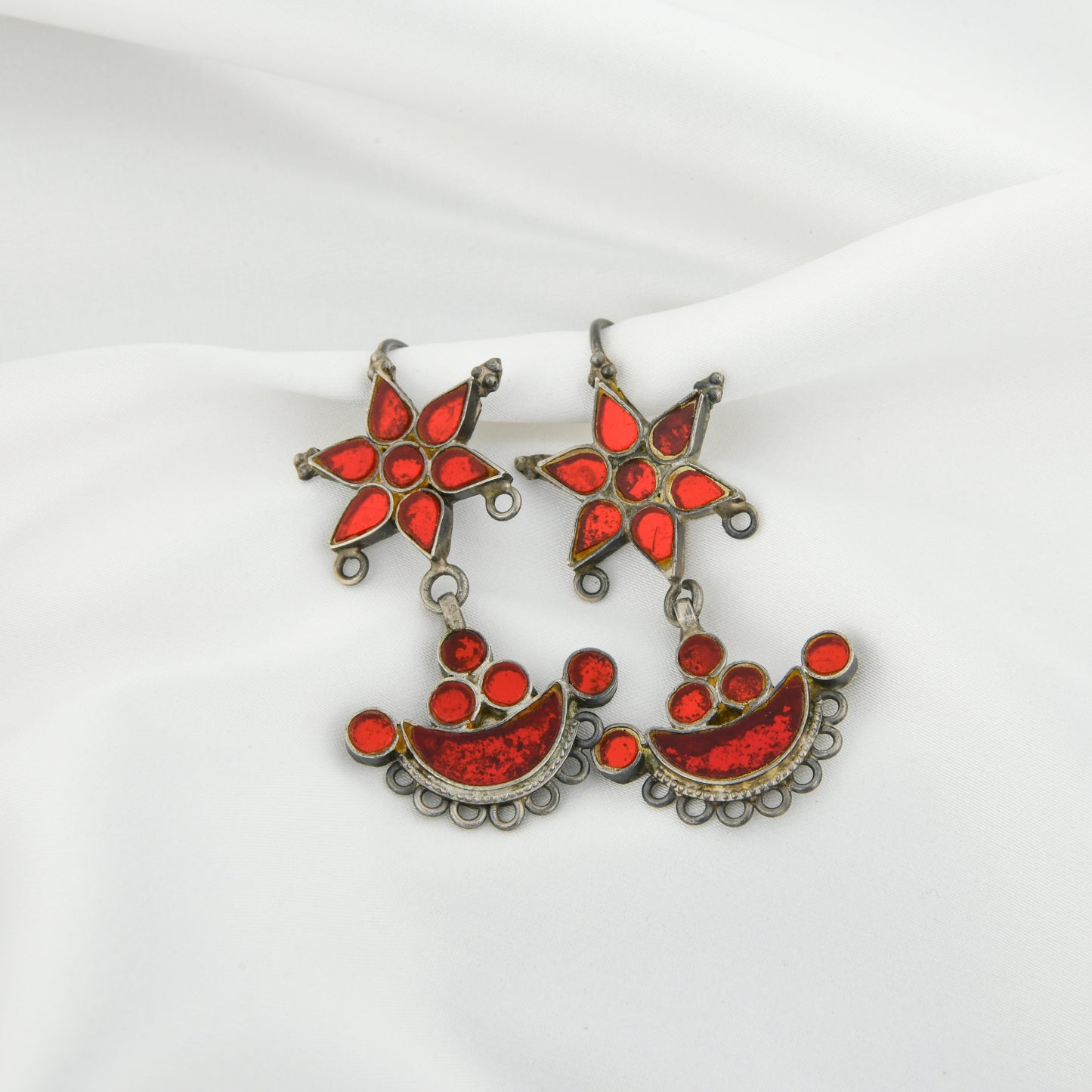 Madhu Chandrika Lal Gulab Earrings
