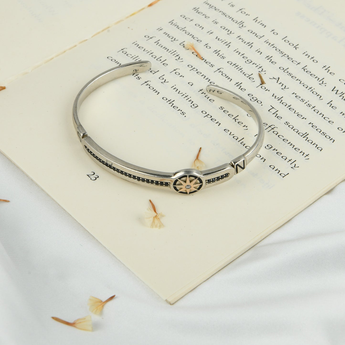 'The Campass' Open Bend Men Kada