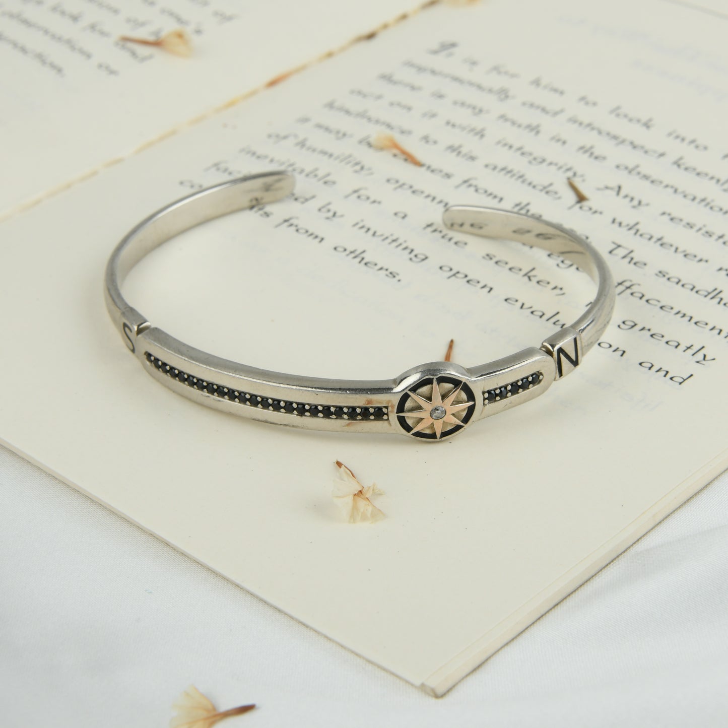 'The Campass' Open Bend Men Kada