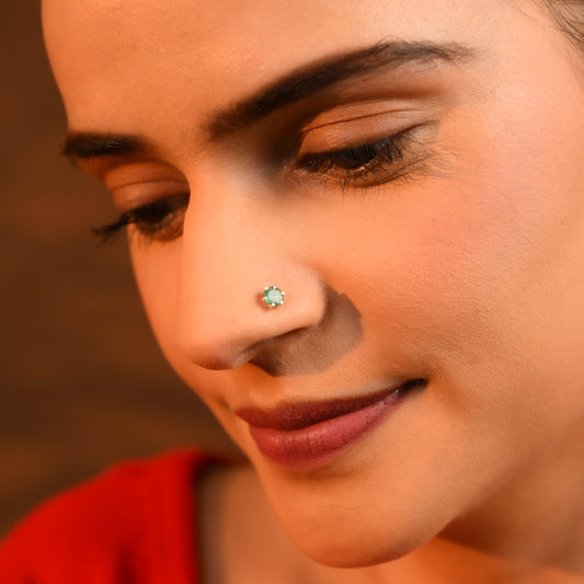 Natural Emerald Wire Silver Nose Pin