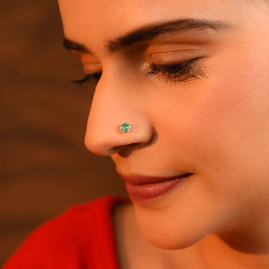 Natural Emerald Screw Type Nose Pin