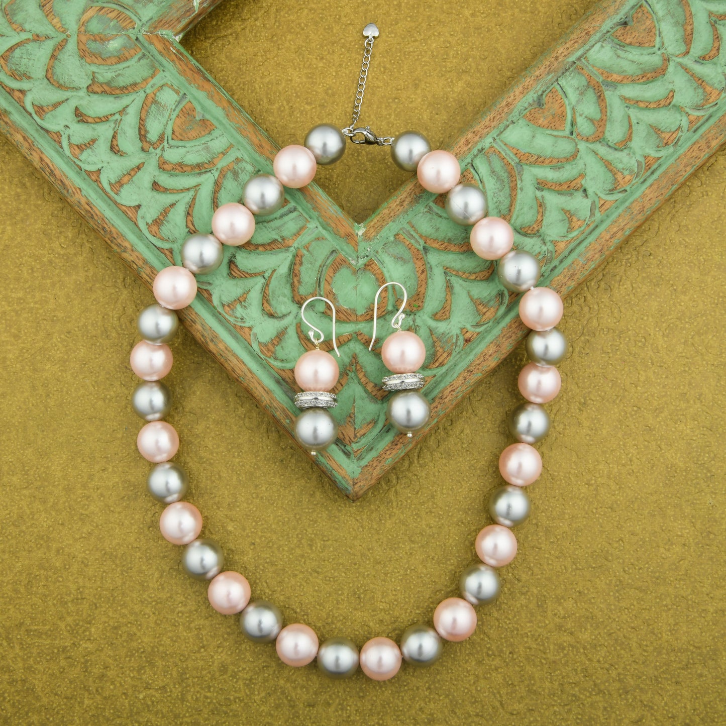 Rosy Smoke Pearls Necklace Set