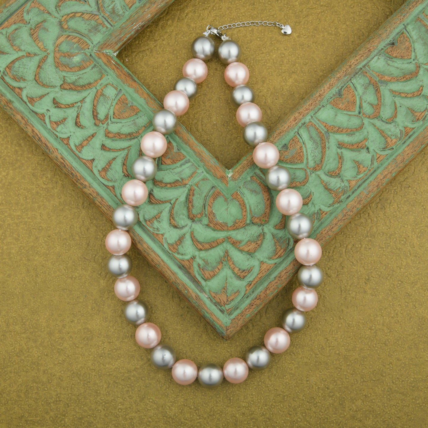 Rosy Smoke Pearls Necklace Set