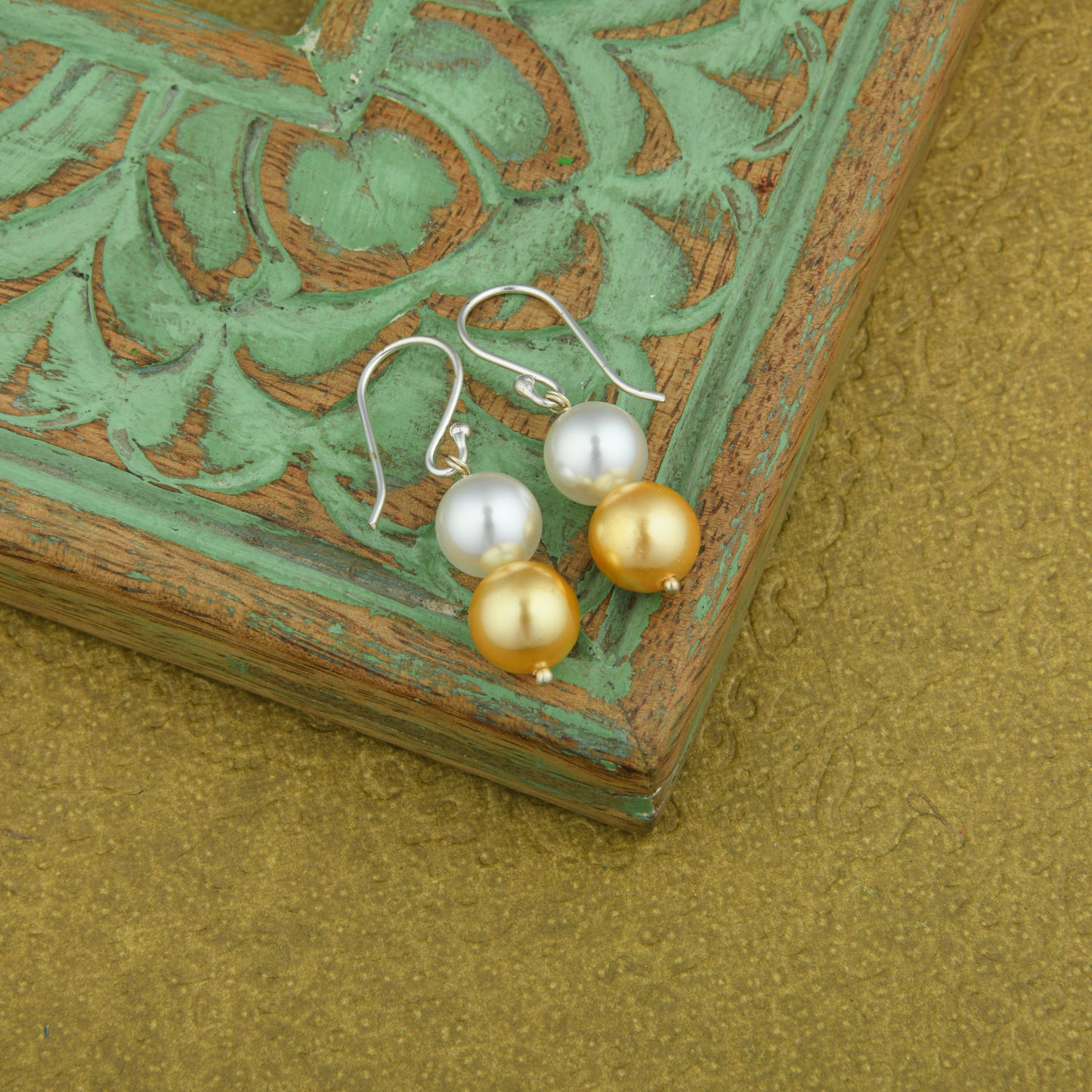 Golden Glow Pearl Necklace Set