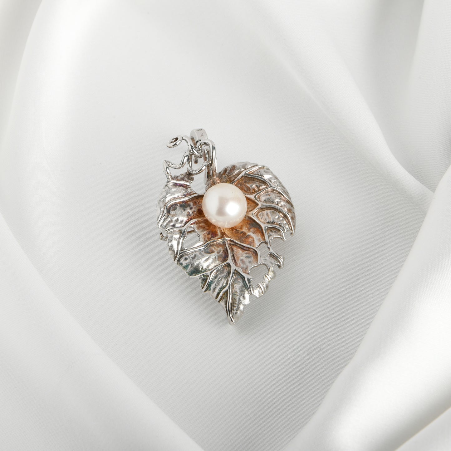 Tendril Freshwater Pearl Pendant