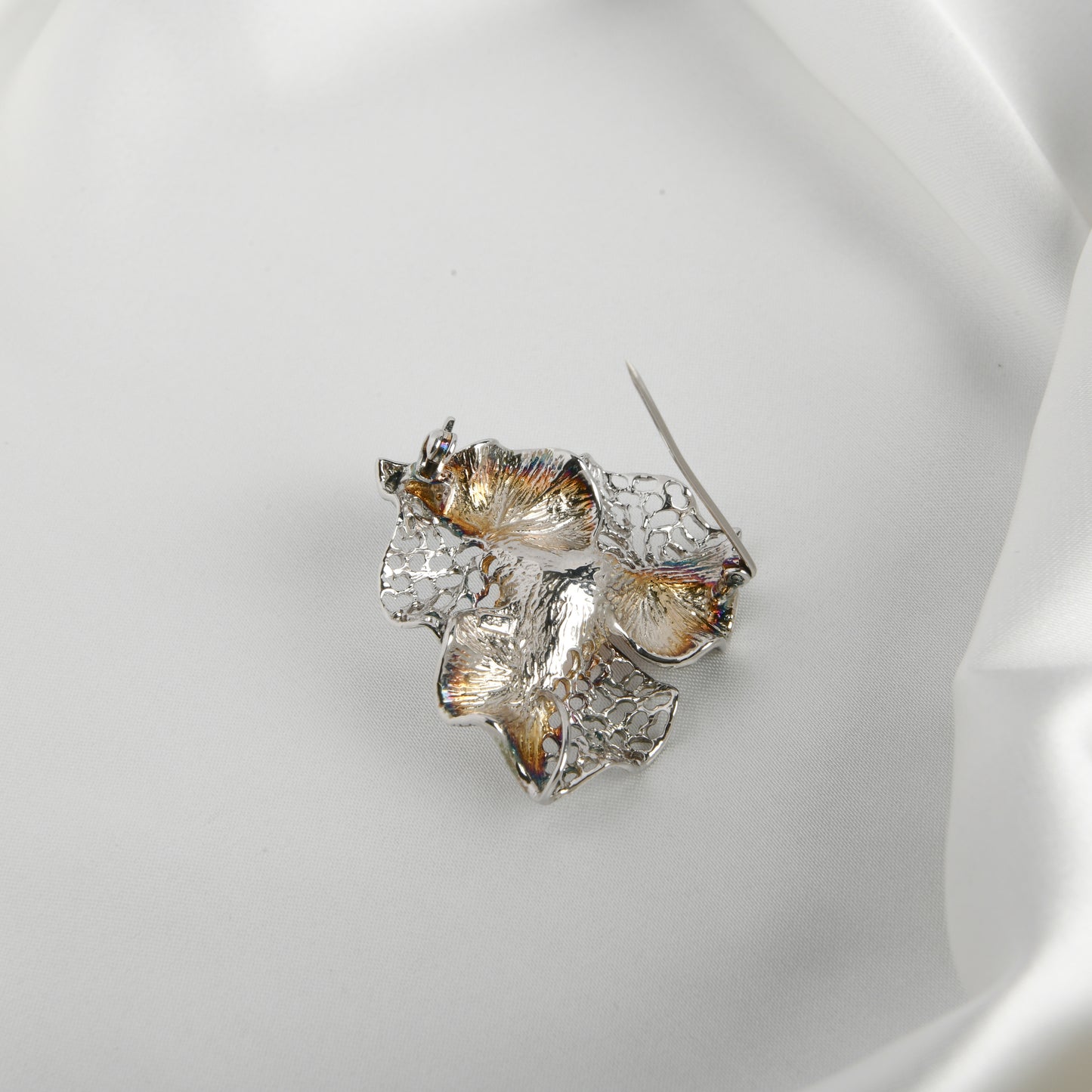 Pretty Leaf Silver Pearl Pendant