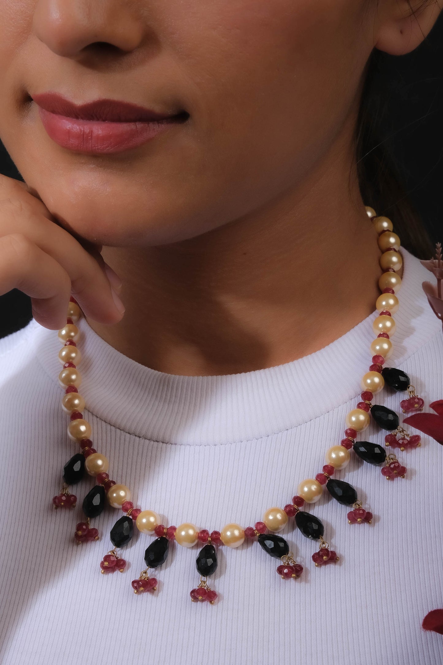Pearl And Black Beads Necklace
