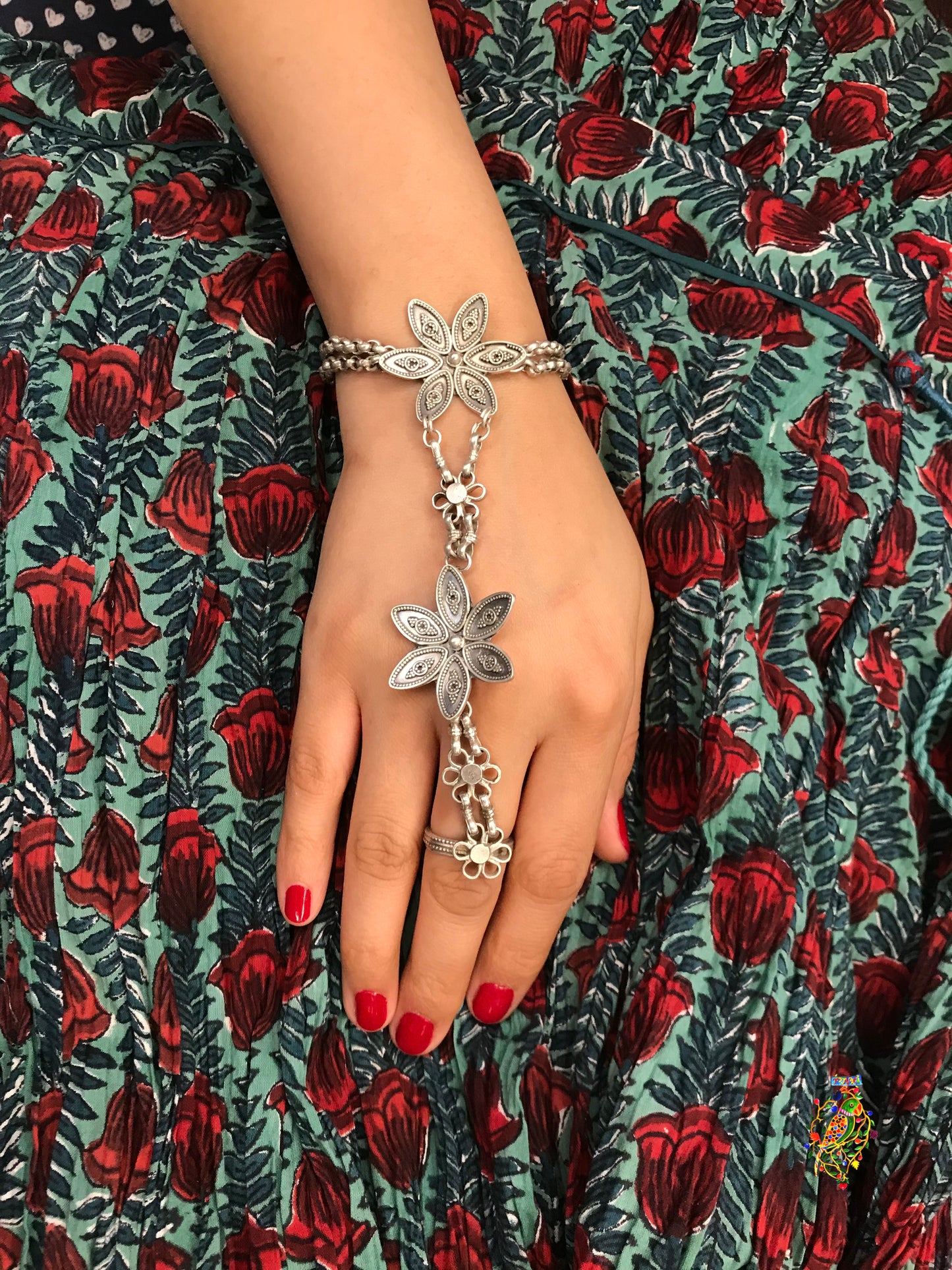 Silver Haathphool