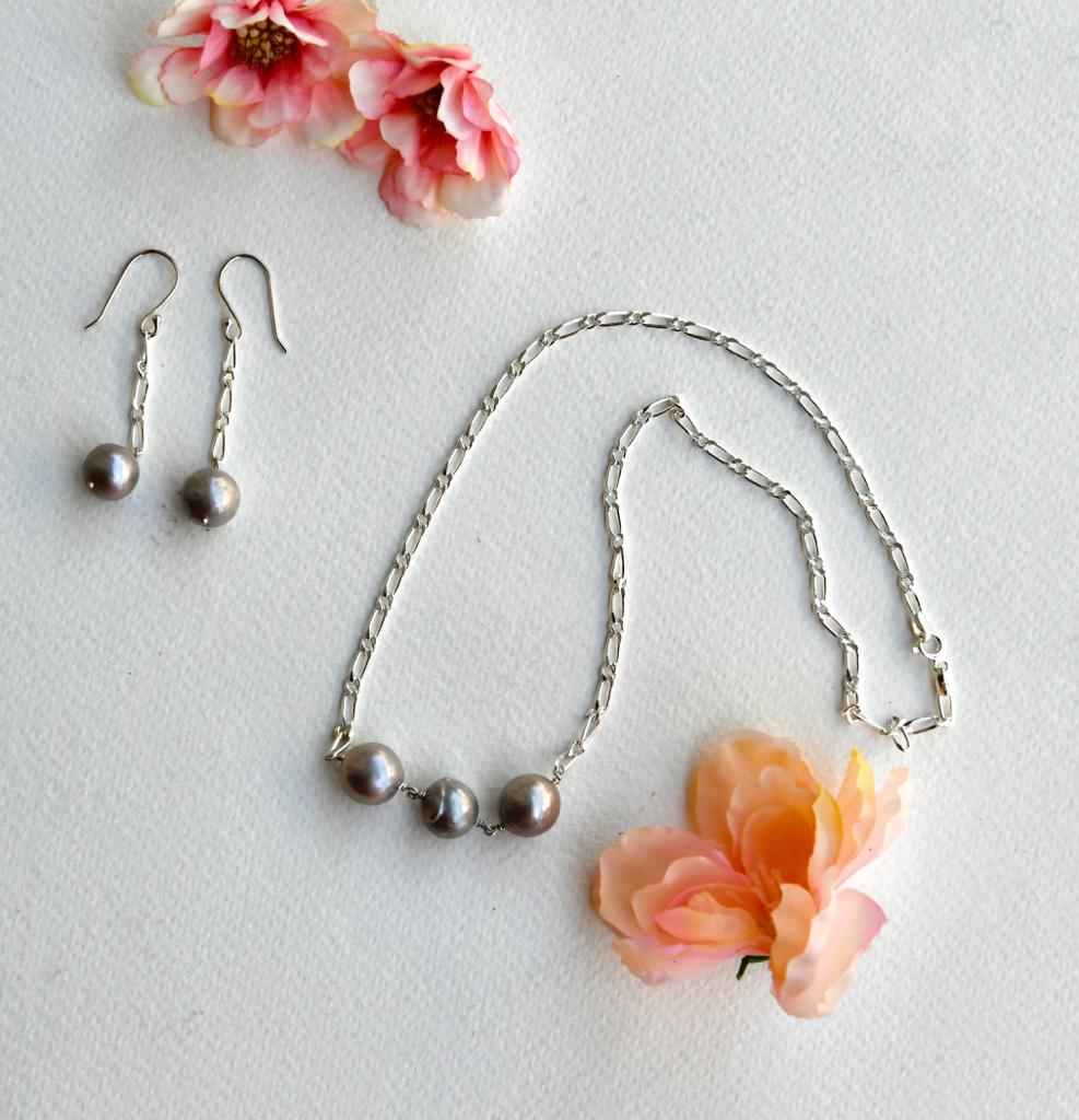 Pearl Minimalist Set (Grey Pearls)