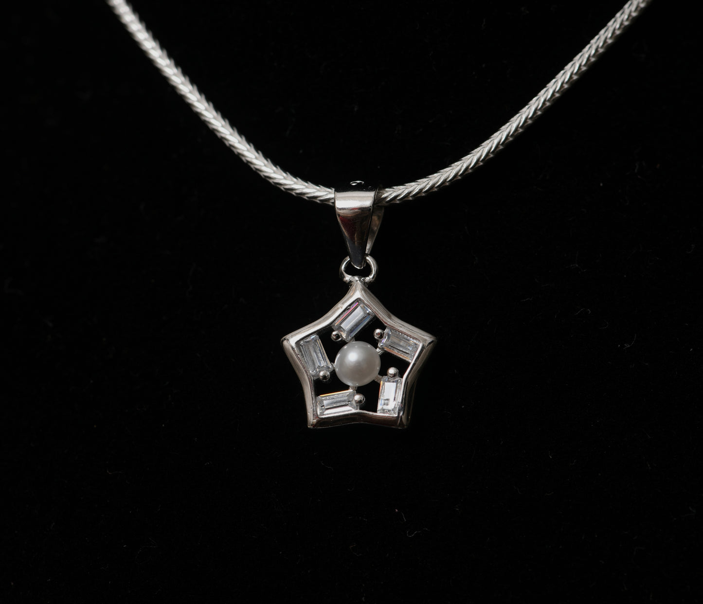 Glowing Star Pendant Set with Chain