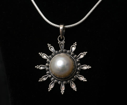 Shimmering Star Pearl Pendant Set with Chain