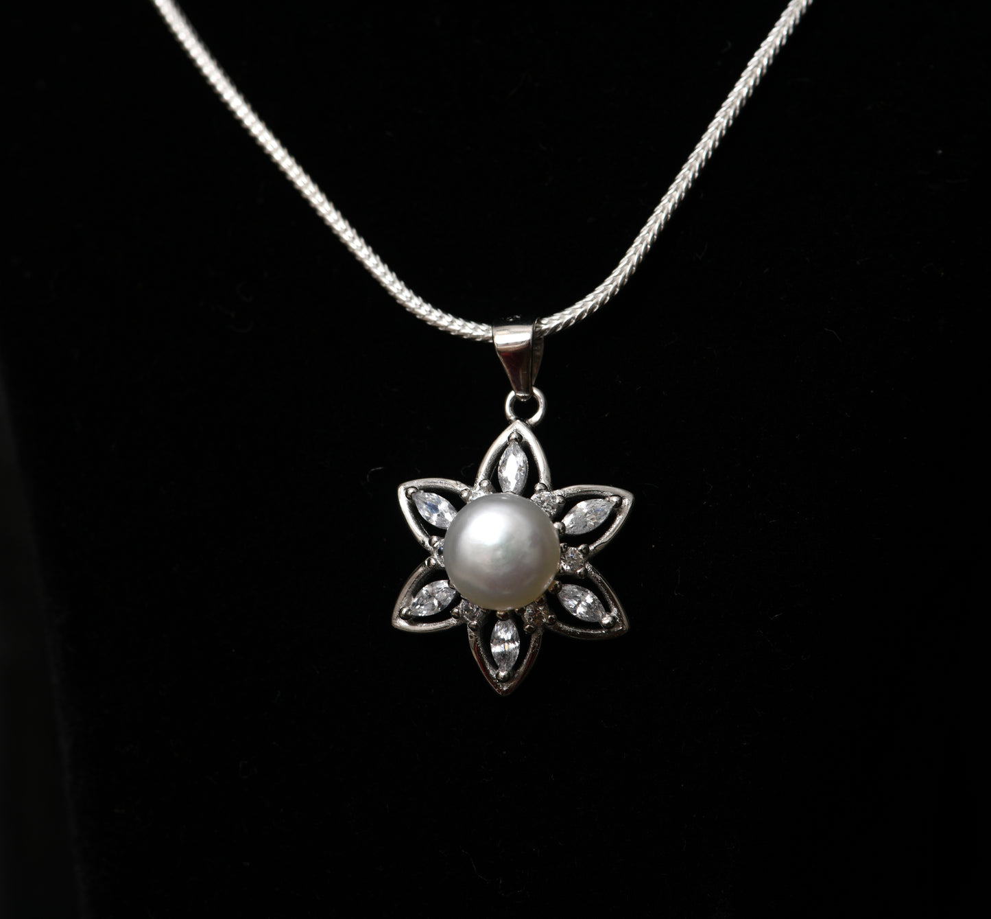 Nargis Pearl Pendant Set with Chain
