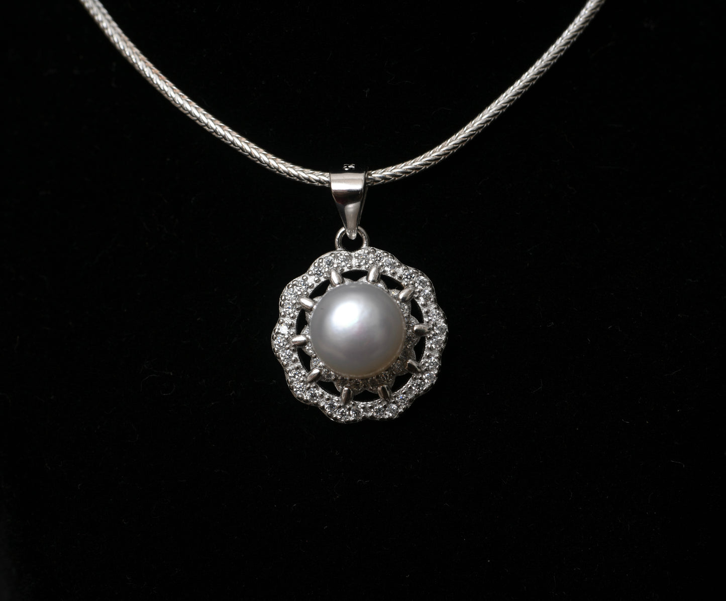 Pearl Glimmer Pendant Set with Chain