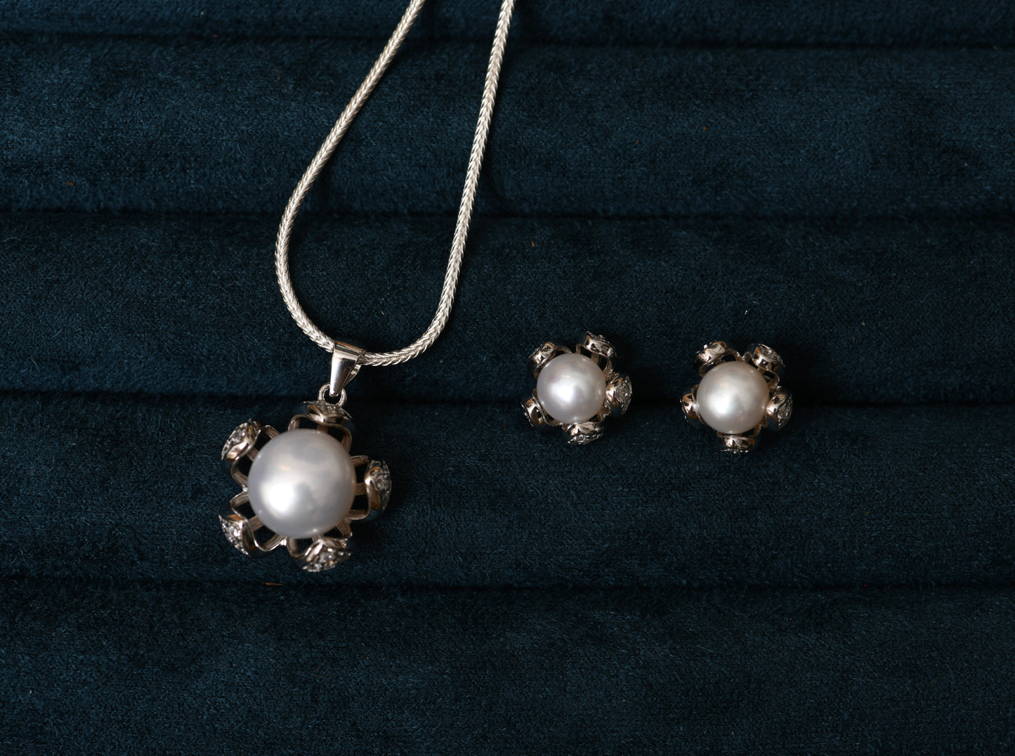 Blooming Lotus Pendant Set with Chain