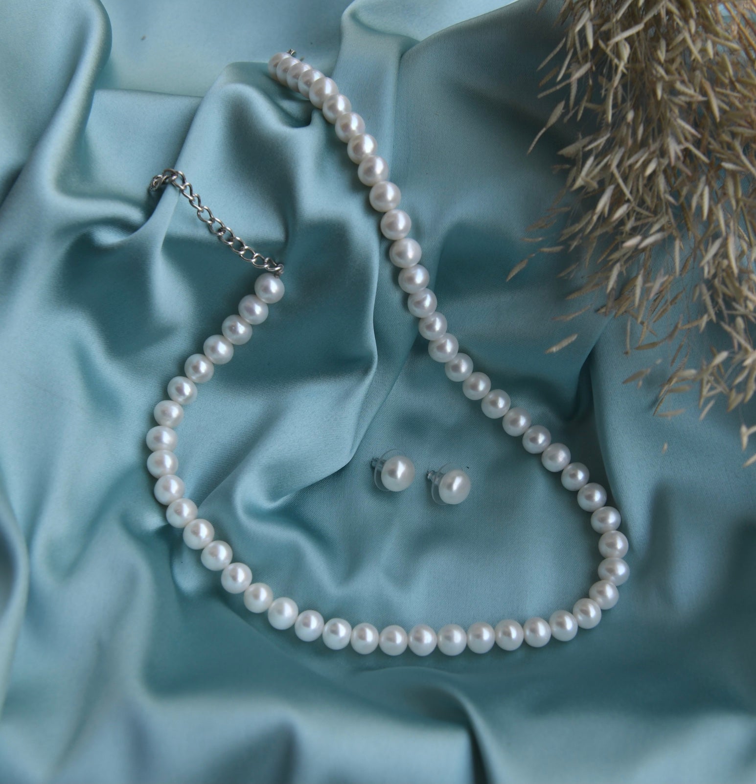 Classic Solo Pearl Necklace with Studs (8 mm Freshwater Pearls)
