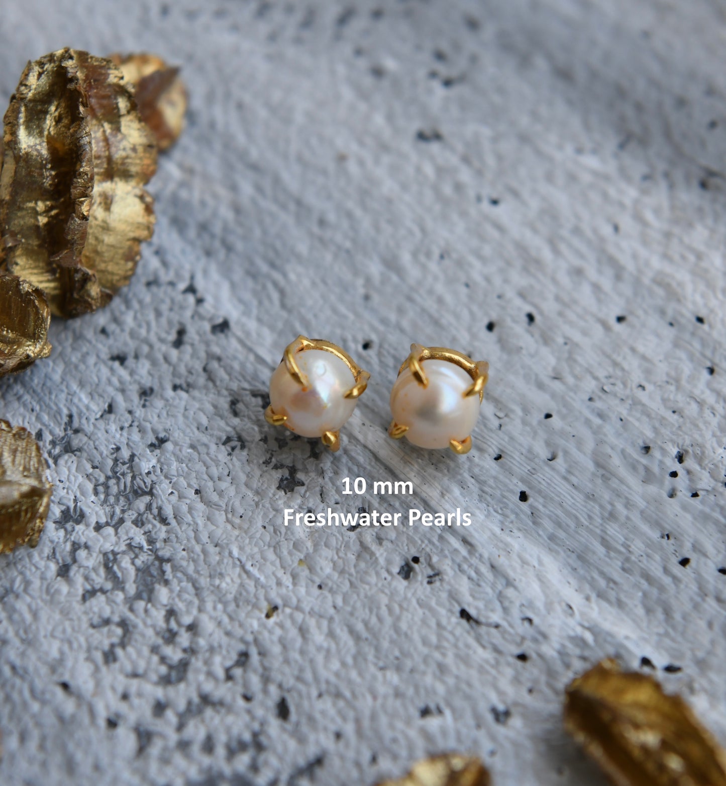 Pearl Bloom Studs (9 mm)