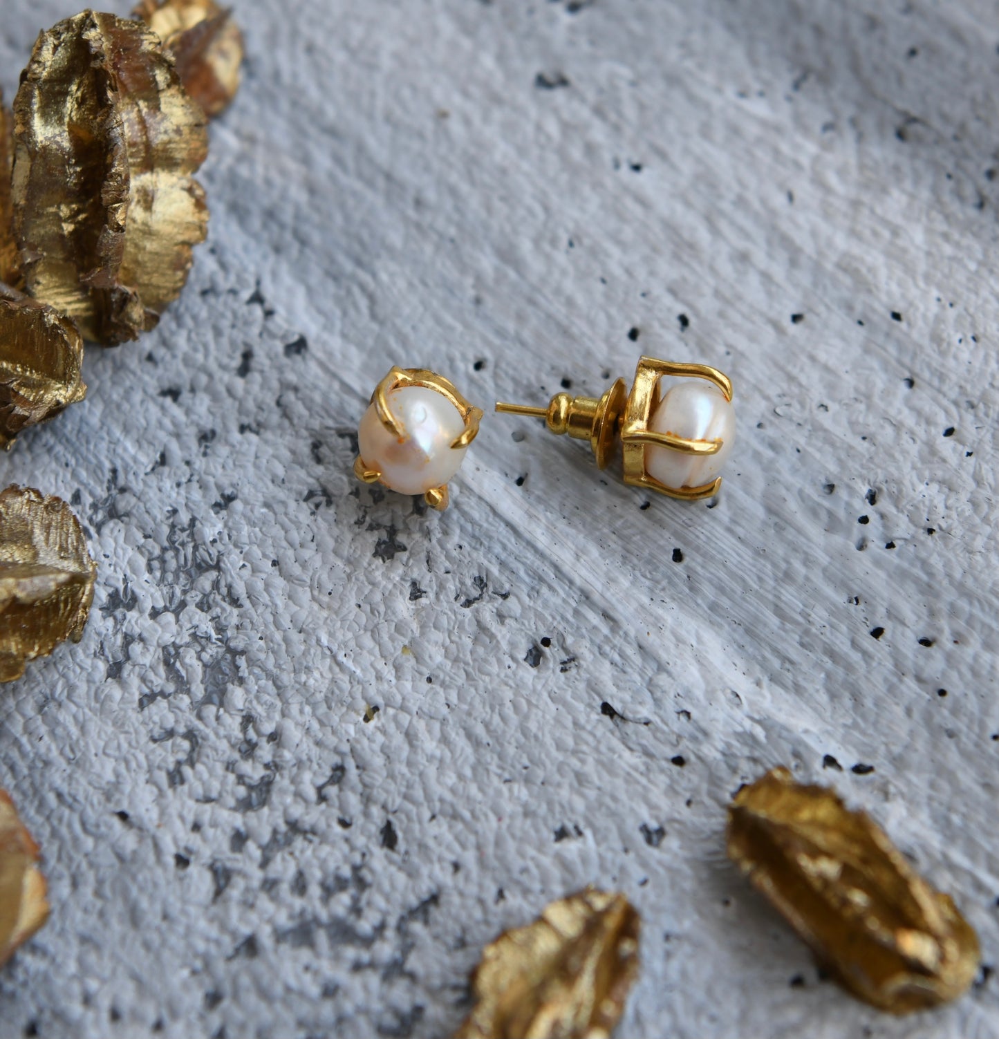 Pearl Bloom Studs (9 mm)