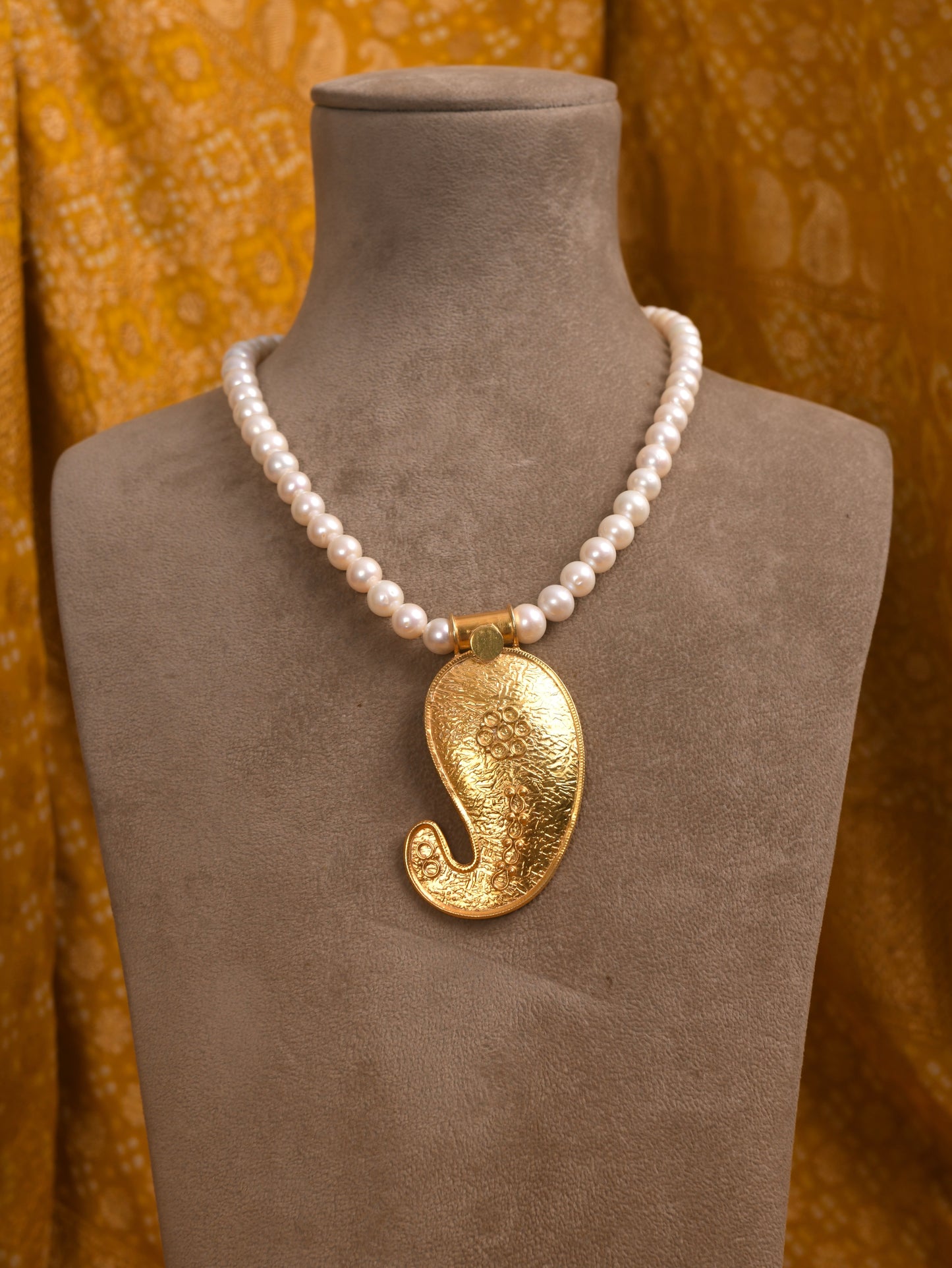 Paisley Festive Necklace