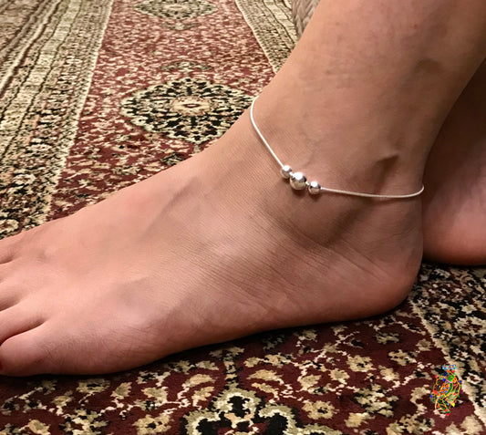 Dainty Ball Trio Anklets