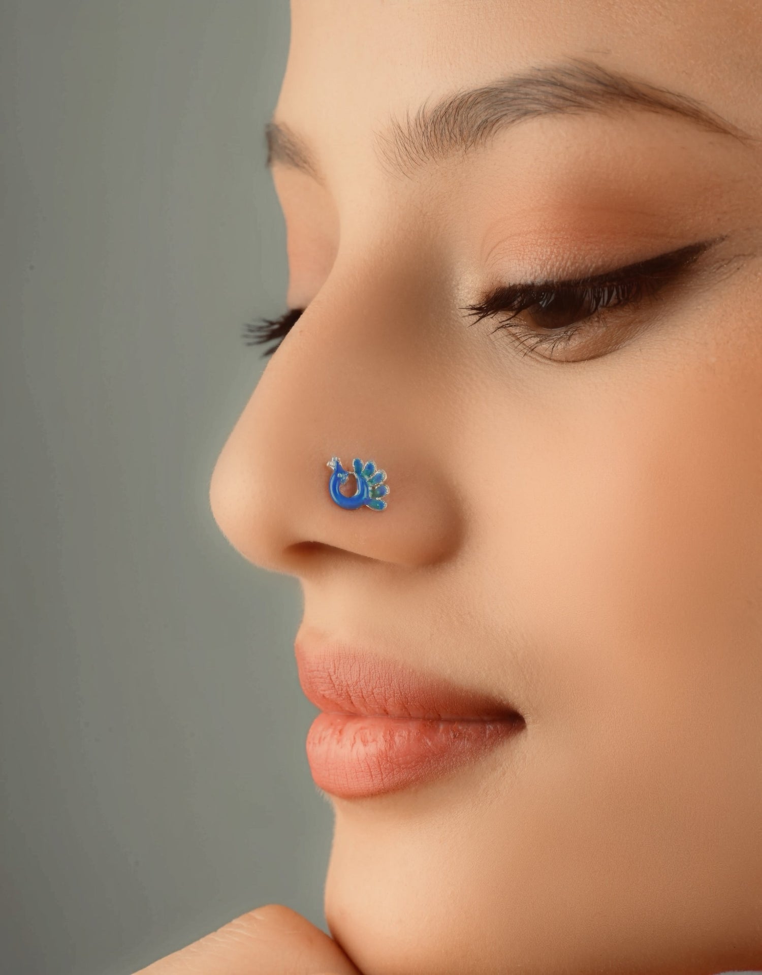 The Ultimate Nose Pin Style Guide for India (2025): From Face Shapes to the Latest Trends