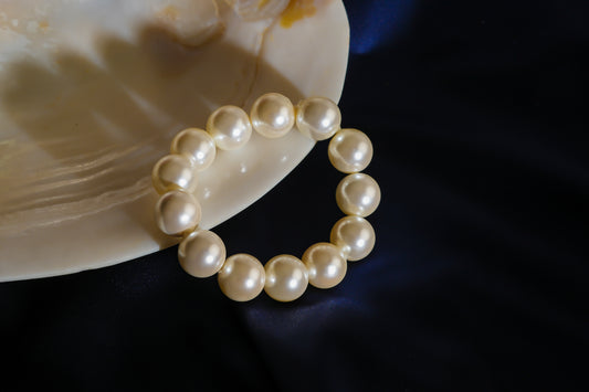 Bold Move Pearls Bracelet