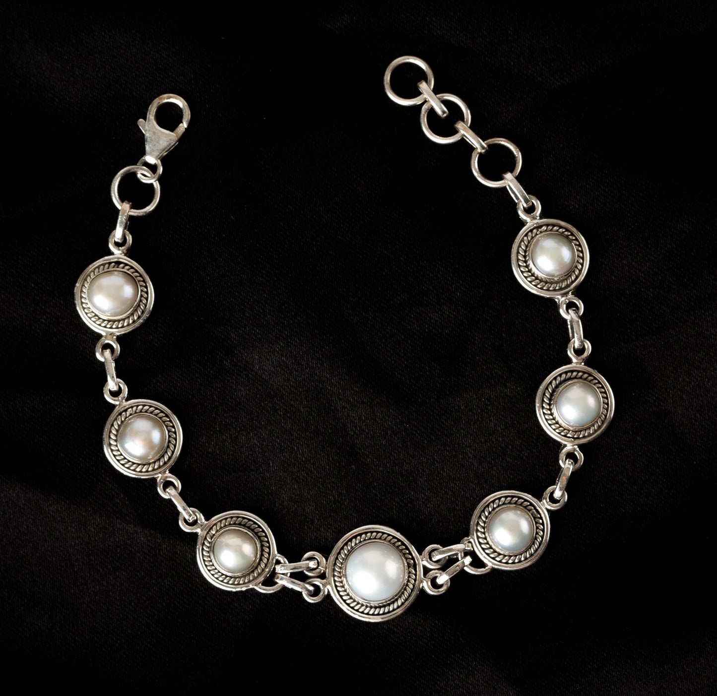 Graduated Pearls and Silver Bracelet