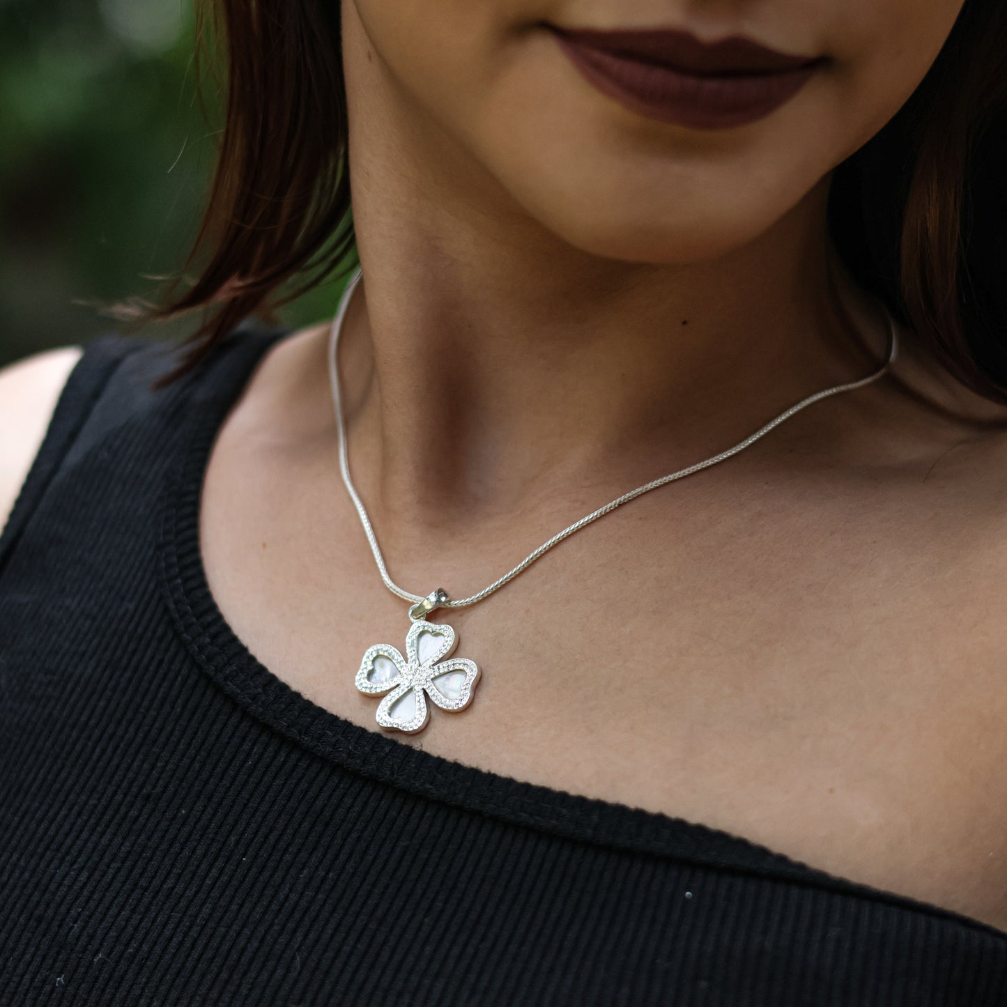 Clover Leaf Silver MOP Pendant