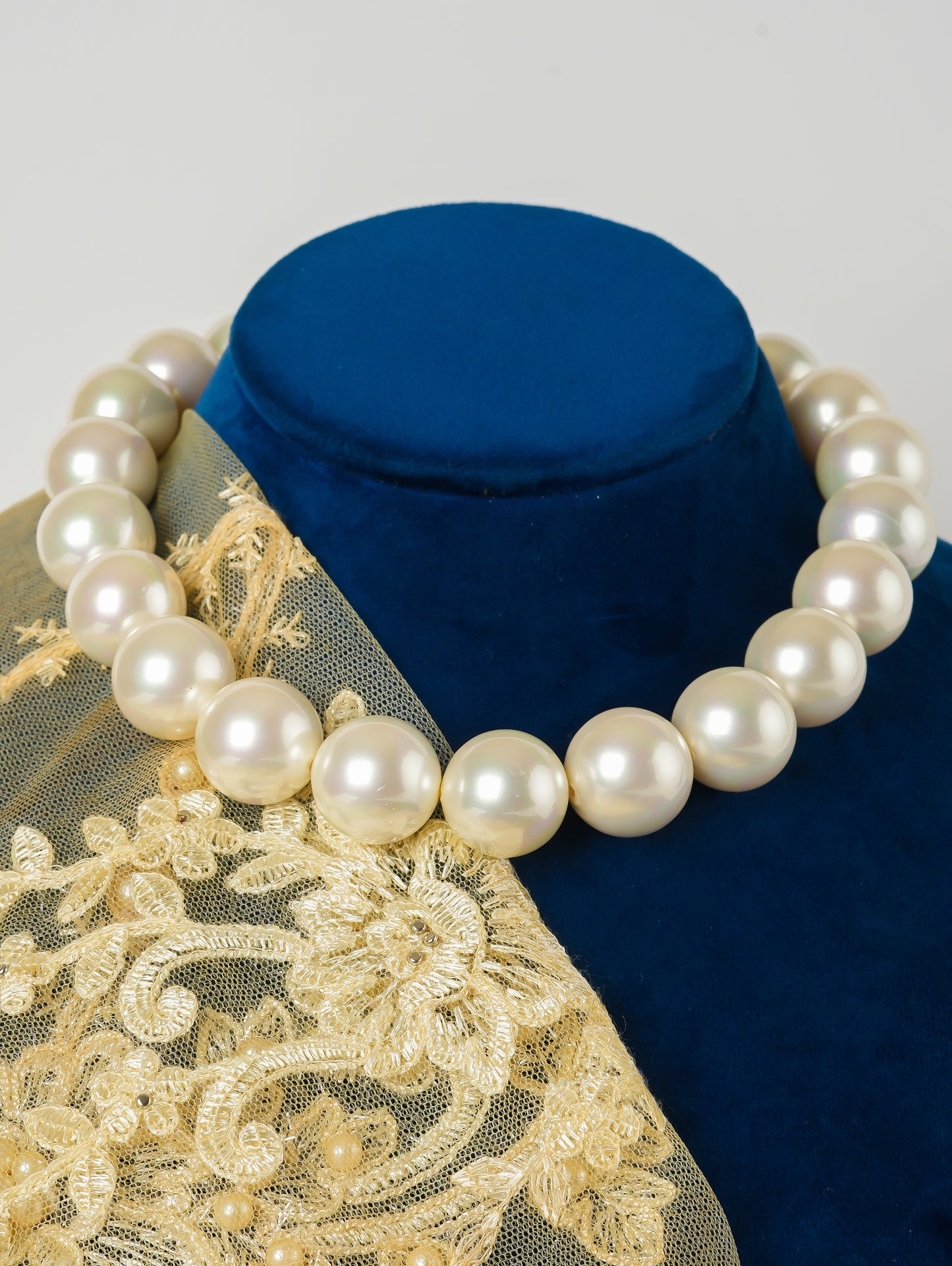 Midas Touch Pearl Necklace (20 mm)