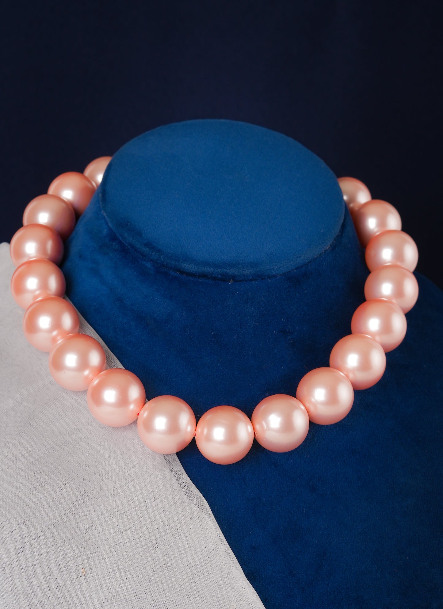 Peachy Cocktail Pearl Necklace (20 mm)