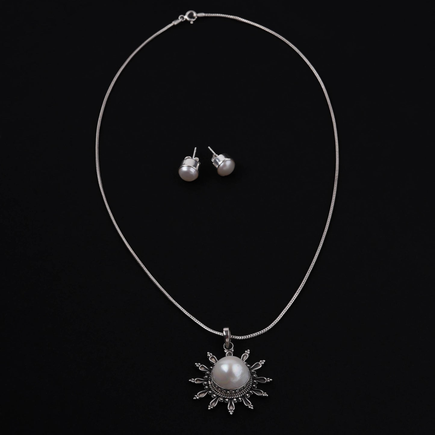 Shimmering Star Pearl Pendant Set with Chain