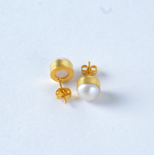 Classic Pearl Studs (10 mm)