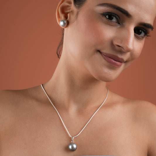 Midnight Pearls Pendant Set (Without chain)