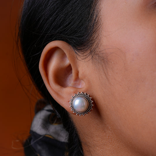 Hedera Pearl Studs