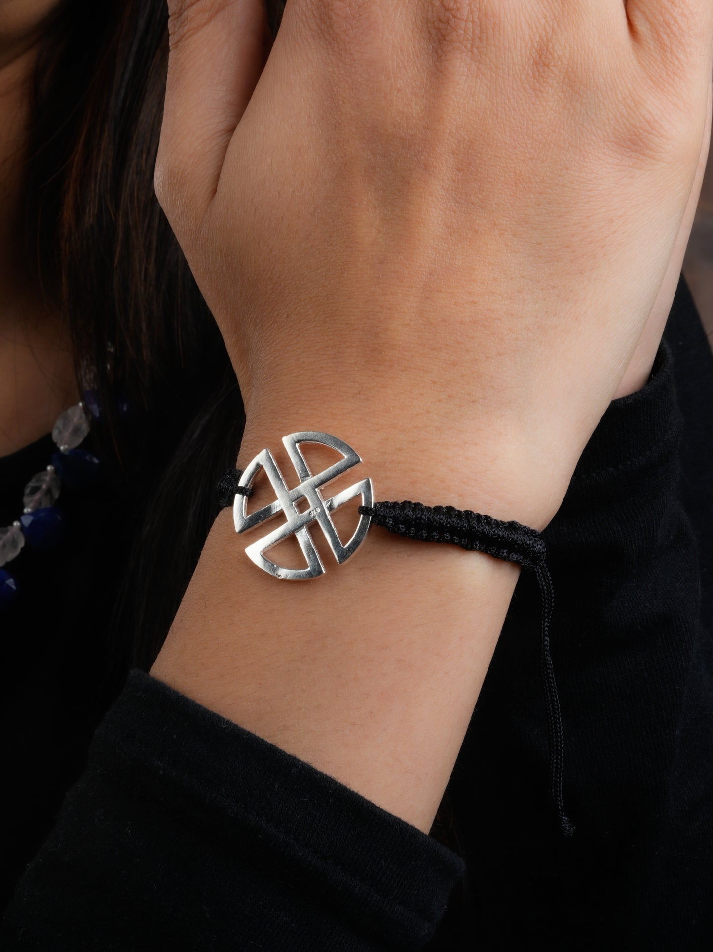 The Celtic Knot Silver Thread Bracelet(1)