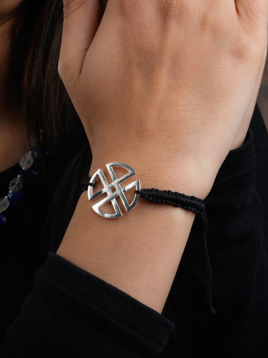 The Celtic Knot Silver Thread Bracelet(1)