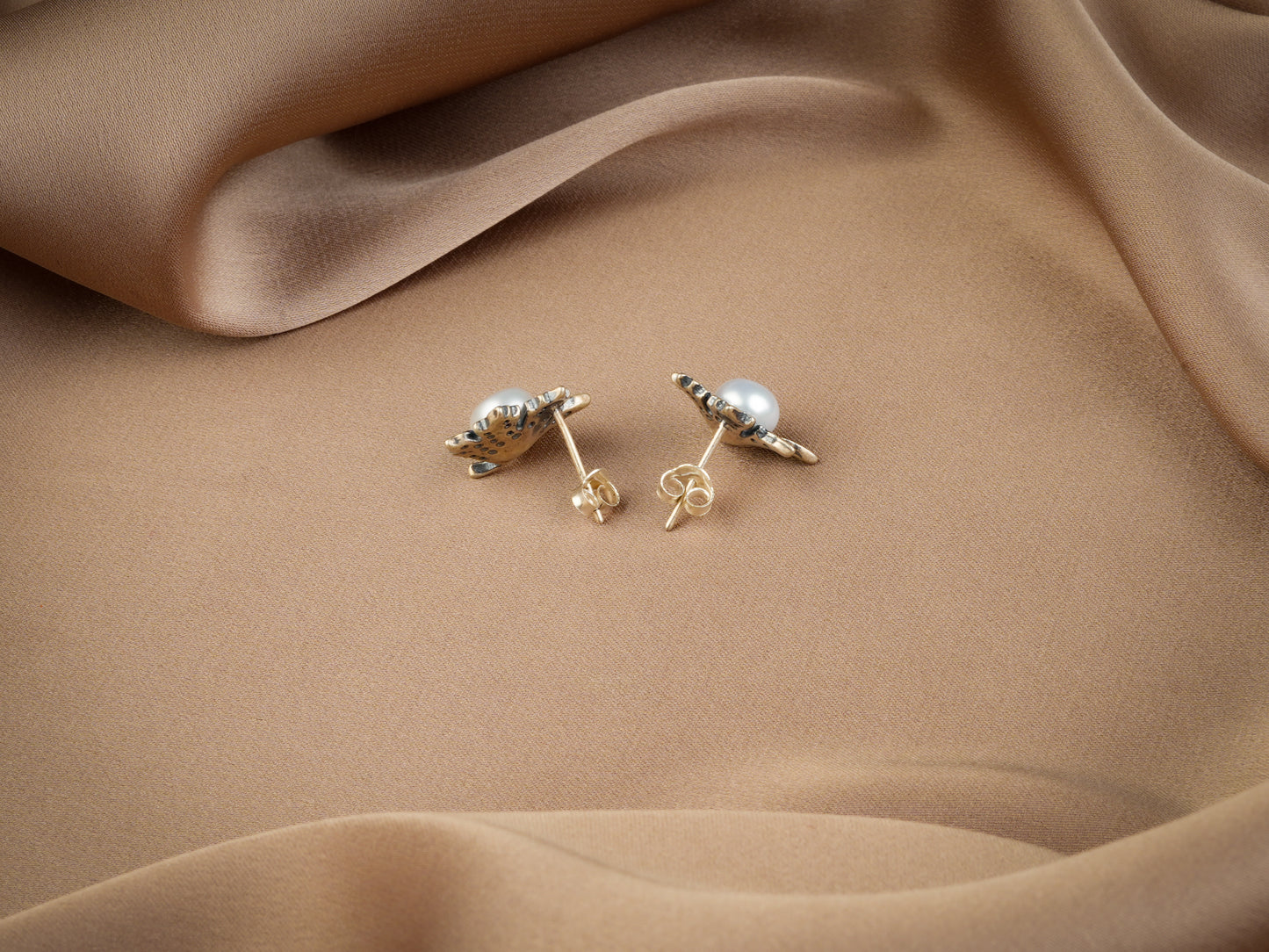 Chinar Silver Leaf Pearl Studs