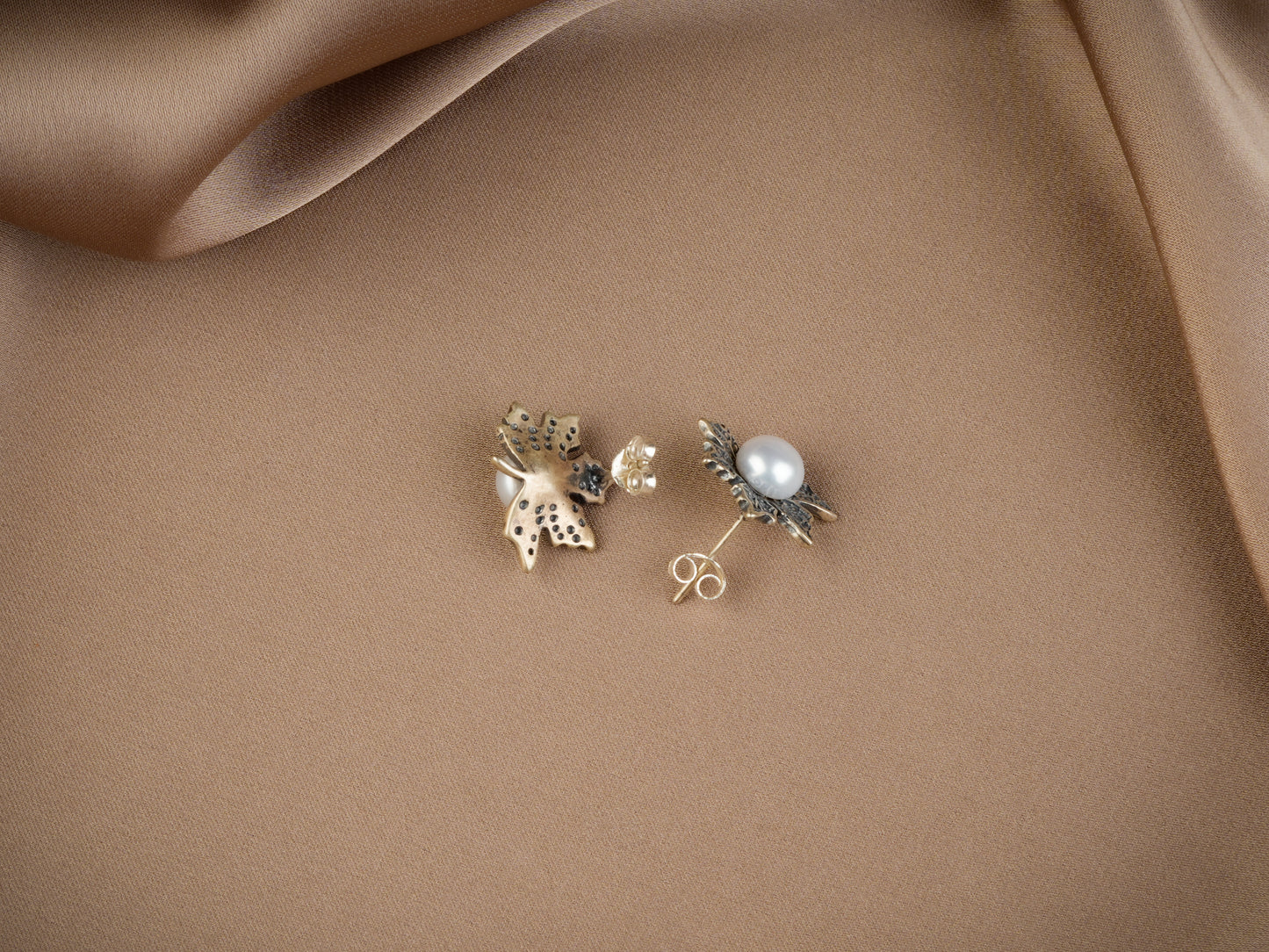 Chinar Silver Leaf Pearl Studs