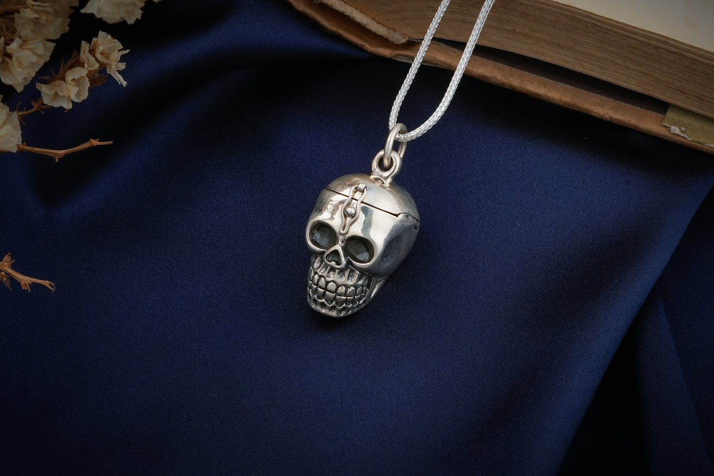 Men Openable Skull Pendant