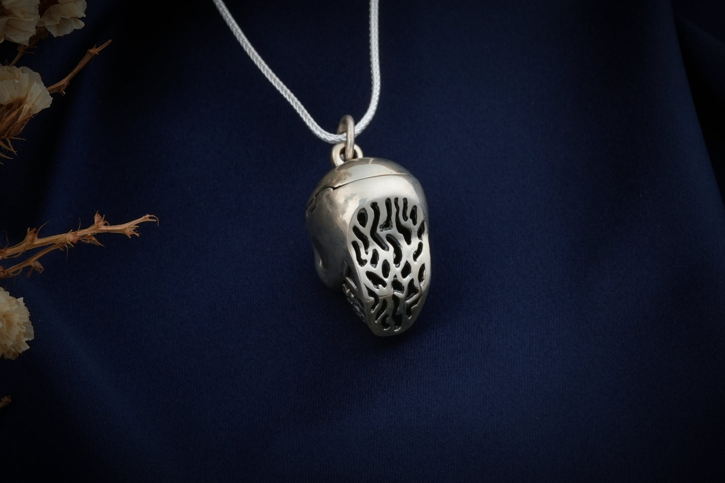 Men Openable Skull Pendant