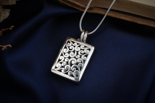 The Silver Trellis Pendant