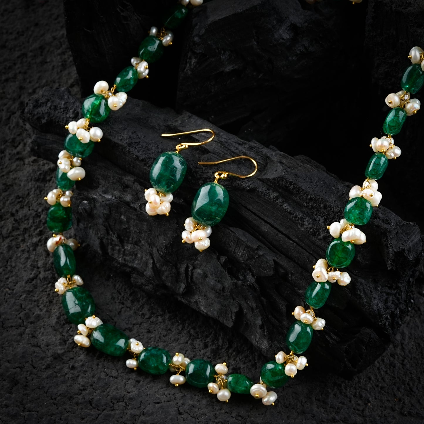 Emerald Green Stones And Pearls Set