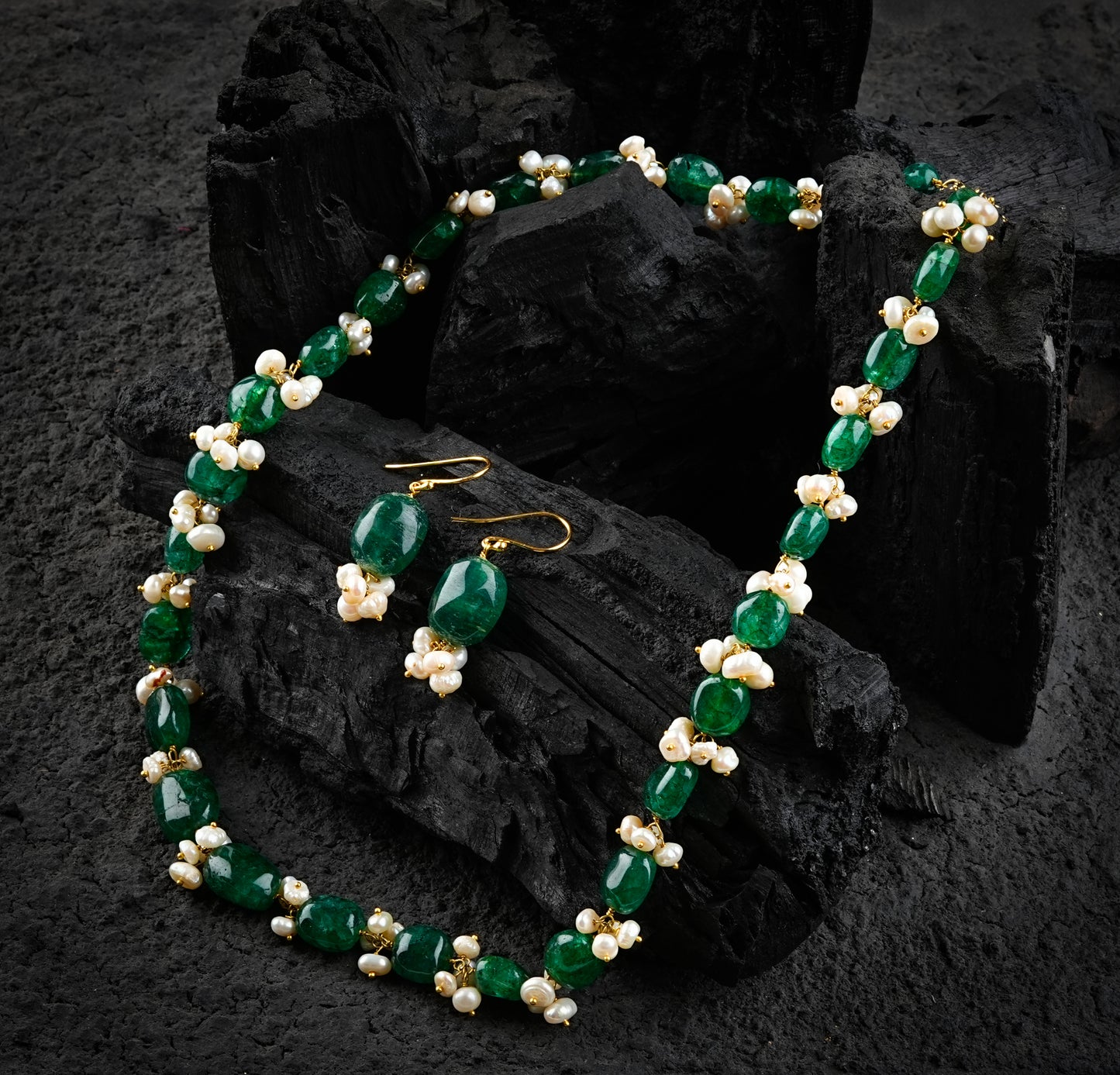 Emerald Green Stones And Pearls Set