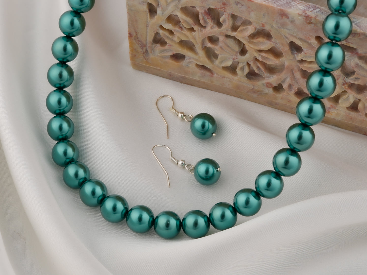 British Green Pearls Necklace Set