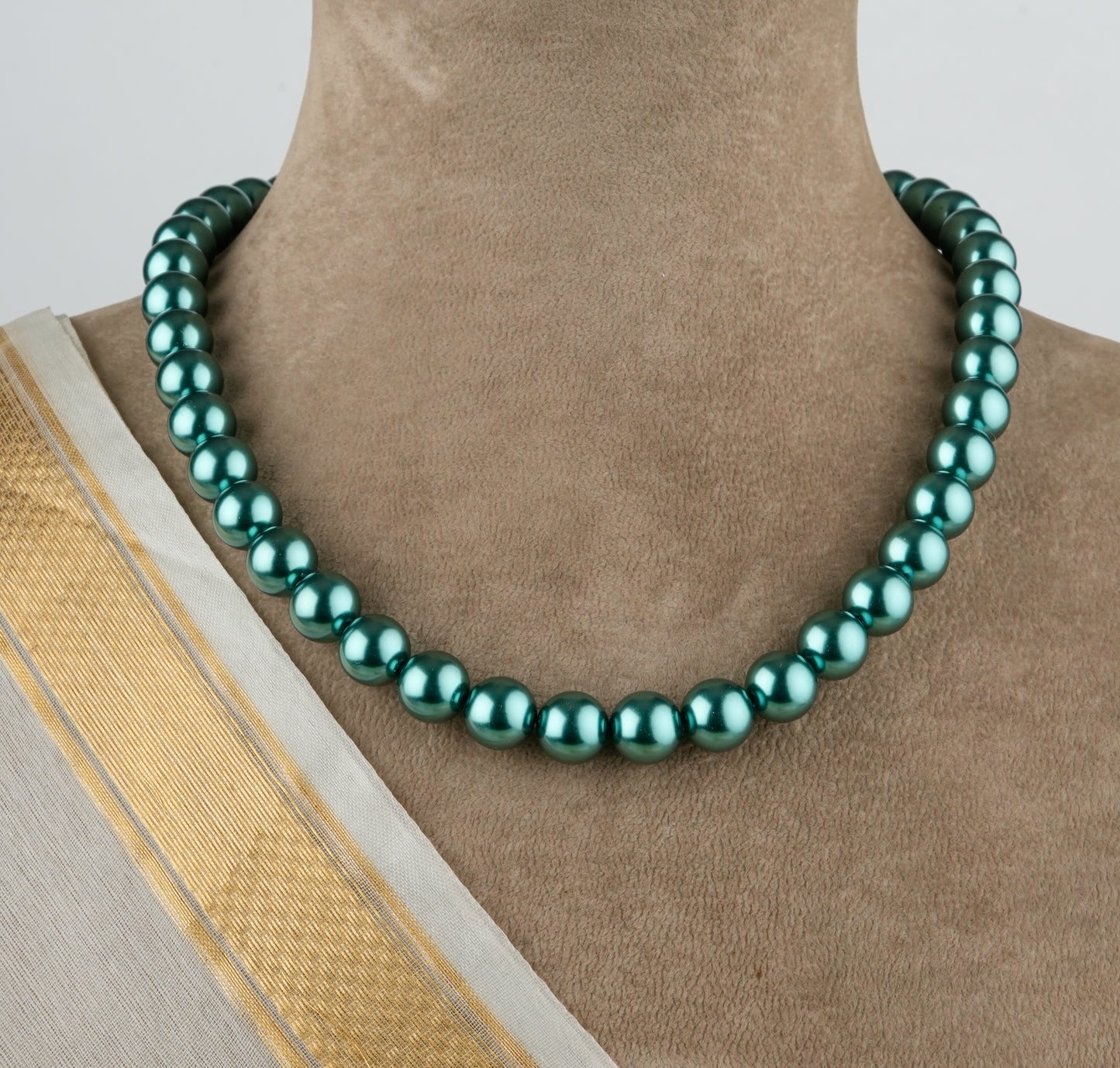 British Green Pearls Necklace Set