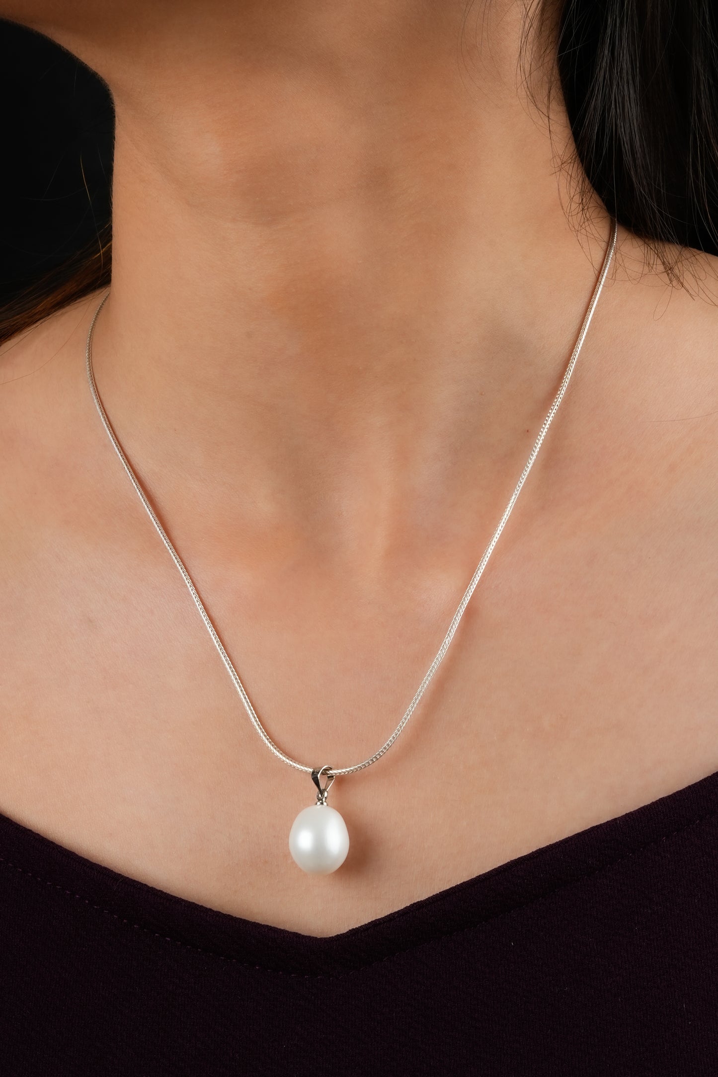 Oval Pearl Pendant (with Chain)