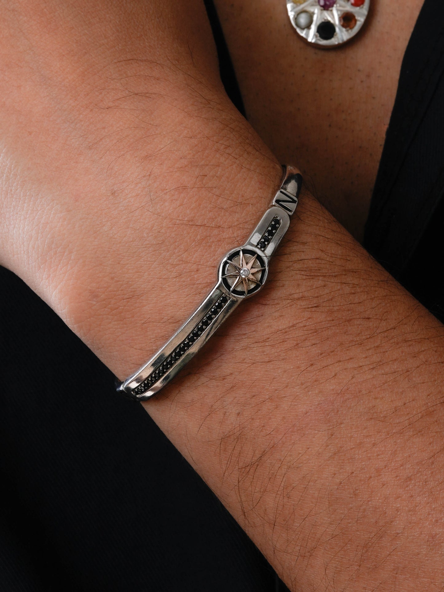 'The Campass' Open Bend Men Kada