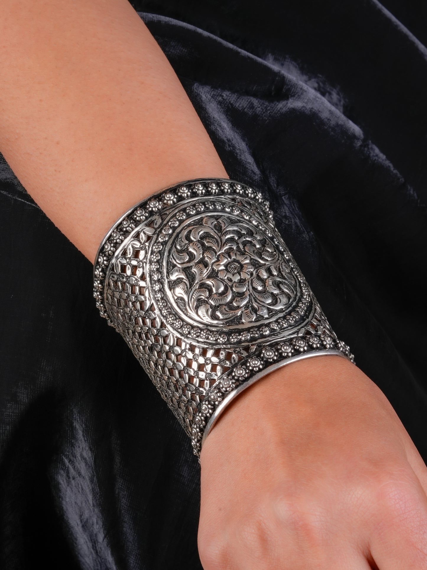 Mewad Chitai Handcrafted Silver Big Handcuff (Open End)