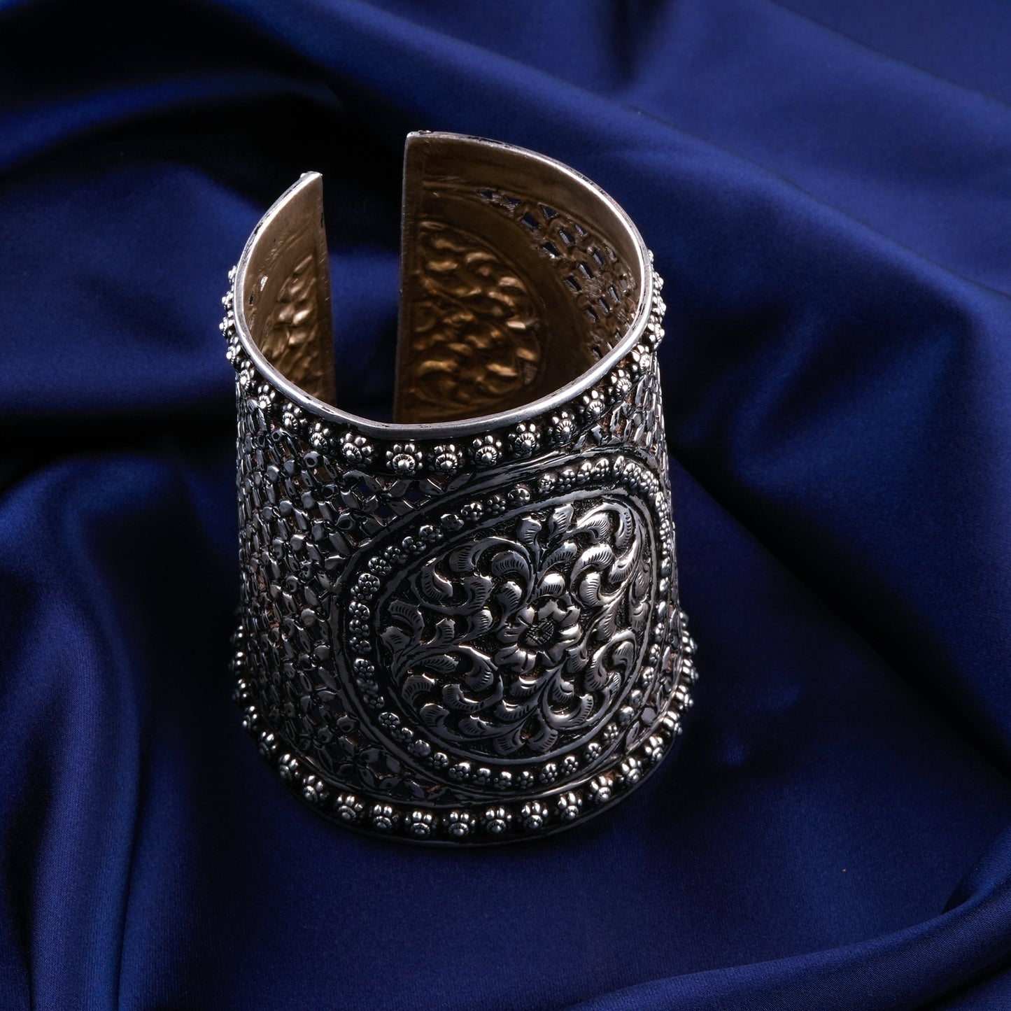 Mewad Chitai Handcrafted Silver Big Handcuff (Open End)